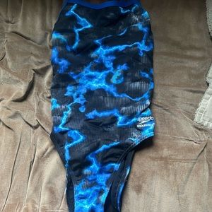 Woman’s speedo endurance one piece bathing suit